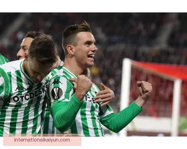 西甲埃尔切球迷表现热情，球队主场氛围备受关注